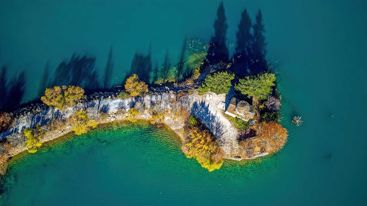 Lac Glory : Circuit de rêve, possibilité de... plonger dans les montagnes de Corinthe 1