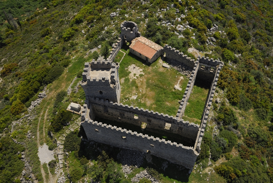 El castillo Kapetanakis en Petrovouni, Mani