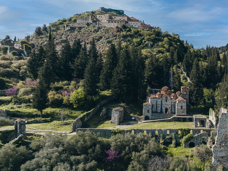 Explora la ciudad castillo de Mystras, caminando por los senderos del Rey de Mármol 4